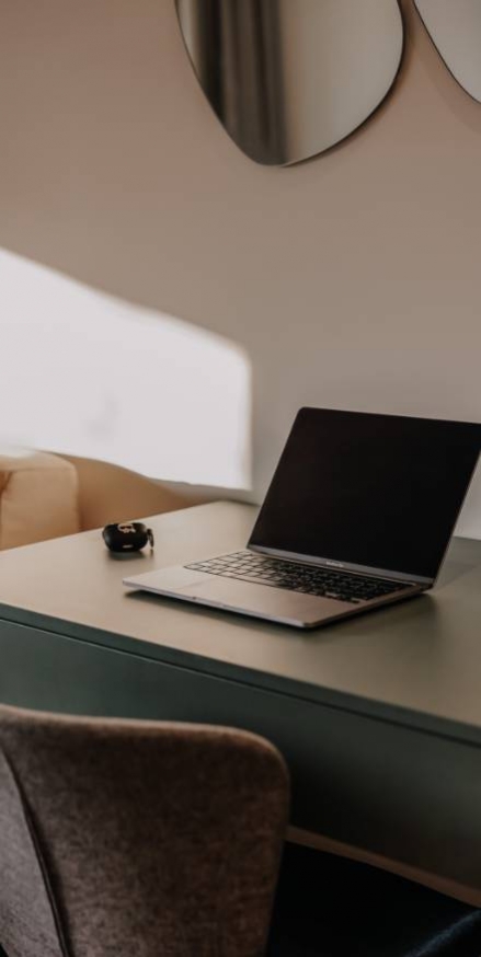 2 Workspaces & Fast Wi-Fi